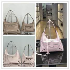 Picture of Balenciaga Handbags _SKUfw225795616fw
